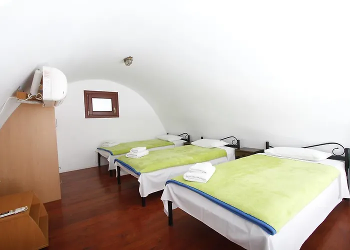 Birds With Heated Pool - Including Car And Breakfast 4*