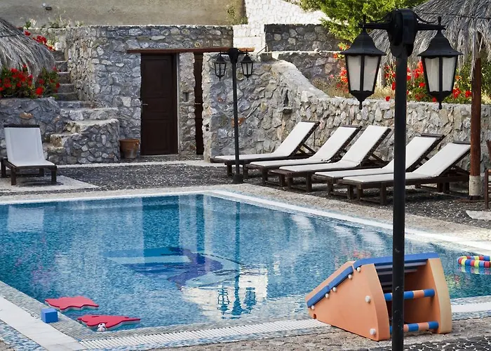 Hotel apartamentowy Birds With Heated Pool - Including Car And Breakfast