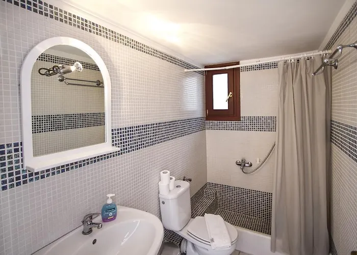 Ξενοδοχείο με διαμερίσματα Birds With Heated Pool - Including Car And Breakfast Περίσσα