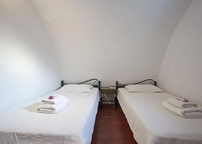 Hotel apartamentowy Birds With Heated Pool - Including Car And Breakfast