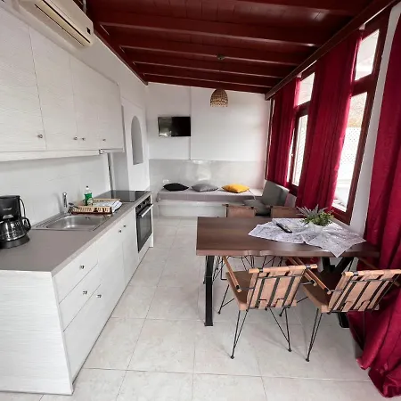 Aparthotel Birds With Heated Pool - Including Car And Breakfast Perissa (Santorini)