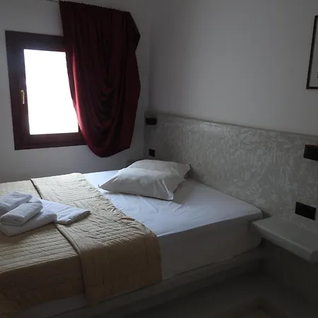 Birds With Heated Pool - Including Car And Breakfast 4*