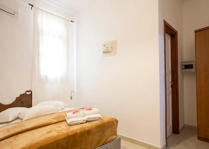 Birds With Heated Pool - Including Car And Breakfast