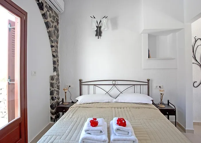 Birds With Heated Pool - Including Car And Breakfast