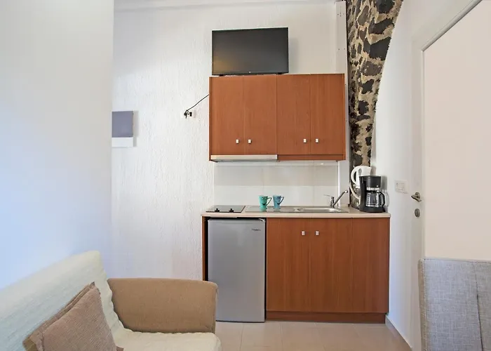 Birds With Heated Pool - Including Car And Breakfast Aparthotel