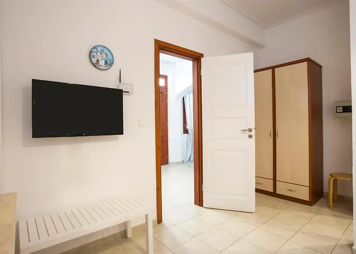 Birds With Heated Pool - Including Car And Breakfast 4* 페리사