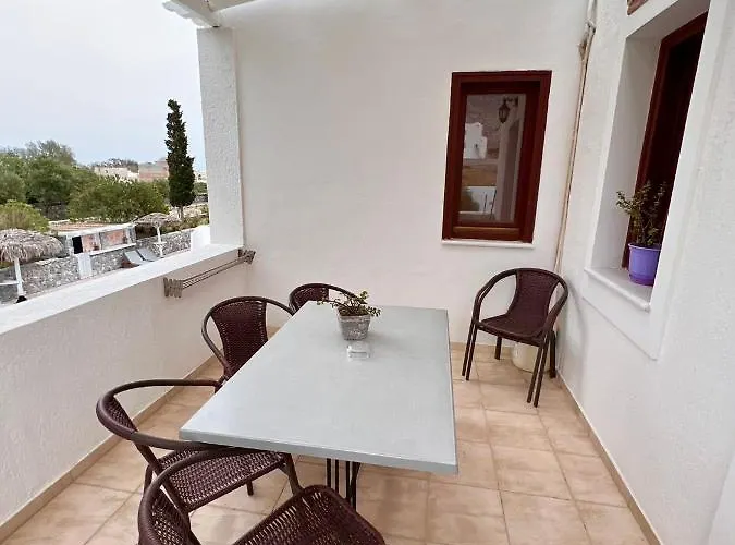 Birds With Heated Pool - Including Car And Breakfast Aparthotel Perissa (Santorini)