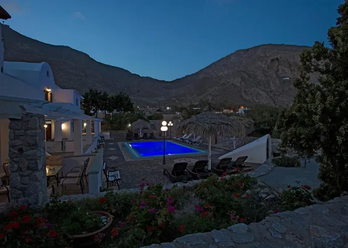 Birds With Heated Pool - Including Car And Breakfast 페리사