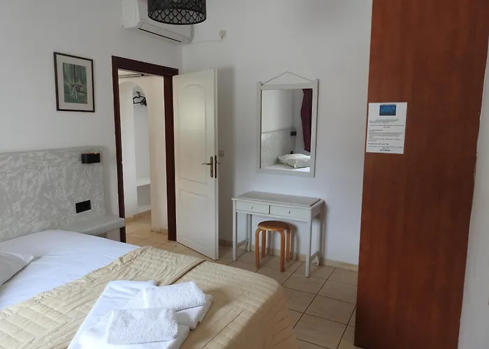 Birds With Heated Pool - Including Car And Breakfast Aparthotel