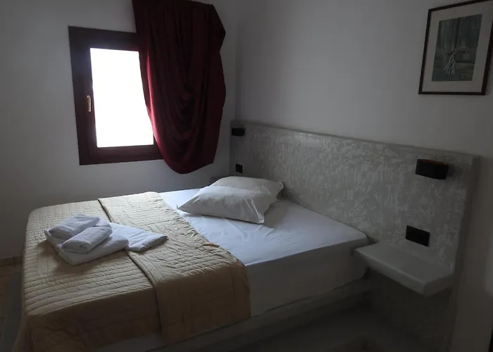 Birds With Heated Pool - Including Car And Breakfast 4*