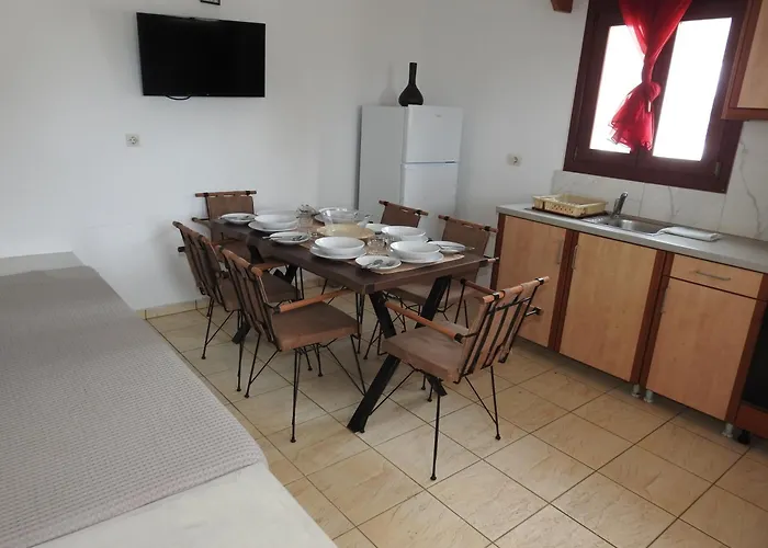 Lägenhetshotell Birds With Heated Pool - Including Car And Breakfast Perissa (Santorini)