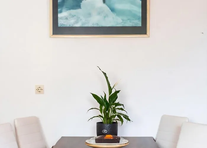 Birds With Heated Pool - Including Car And Breakfast Lägenhetshotell 4*