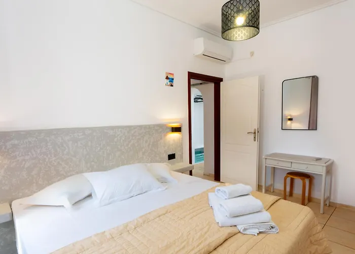 Birds With Heated Pool - Including Car And Breakfast Lägenhetshotell