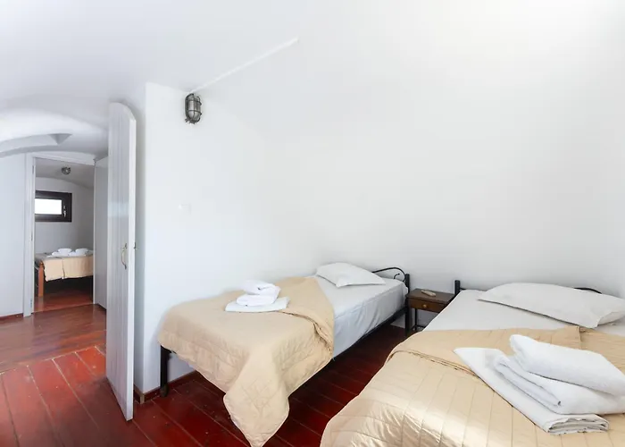 Birds With Heated Pool - Including Car And Breakfast Lägenhetshotell 4*