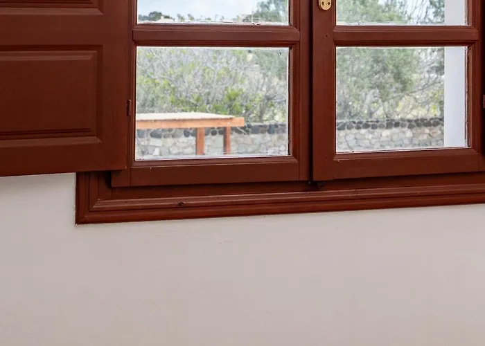 Birds With Heated Pool - Including Car And Breakfast Lägenhetshotell 4*