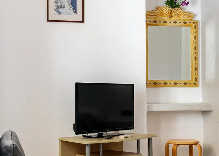 Lägenhetshotell Birds With Heated Pool - Including Car And Breakfast 4*