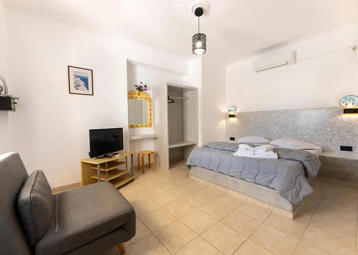 Birds With Heated Pool - Including Car And Breakfast 4*