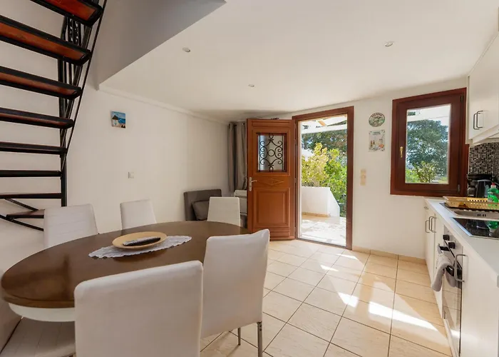 Lägenhetshotell Birds With Heated Pool - Including Car And Breakfast