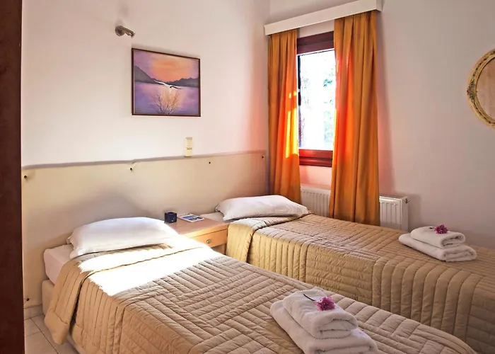 Birds With Heated Pool - Including Car And Breakfast 4* Perissa (Santorini)