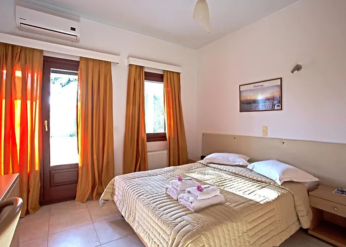 Lägenhetshotell Birds With Heated Pool - Including Car And Breakfast Perissa (Santorini)