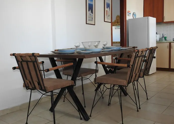 Lägenhetshotell Birds With Heated Pool - Including Car And Breakfast