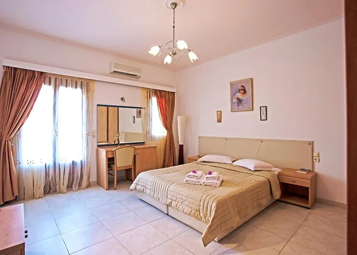 Lägenhetshotell Birds With Heated Pool - Including Car And Breakfast