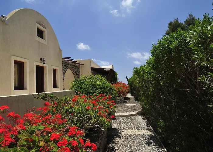 Aparthotel Birds With Heated Pool - Including Car And Breakfast 4*