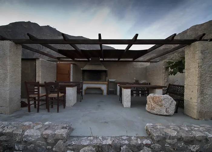 Lägenhetshotell Birds With Heated Pool - Including Car And Breakfast Perissa (Santorini)