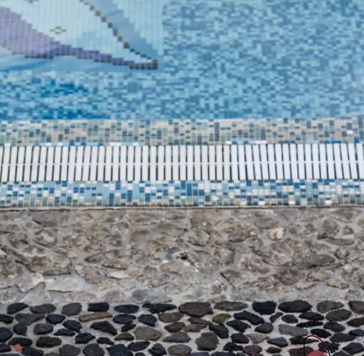 Birds With Heated Pool - Including Car And Breakfast 4* 페리사