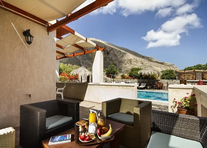 Birds With Heated Pool - Including Car And Breakfast