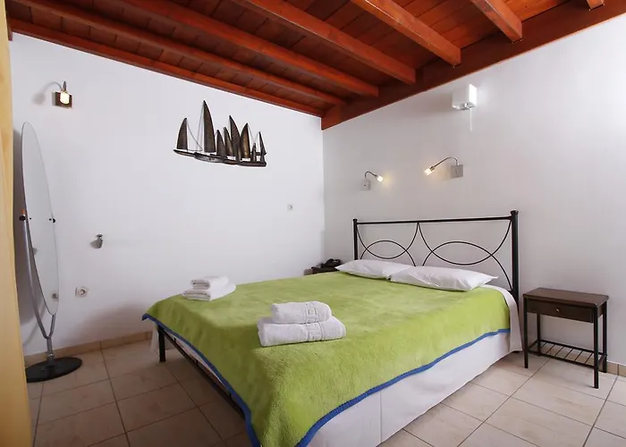 Aparthotel Birds With Heated Pool - Including Car And Breakfast 4*