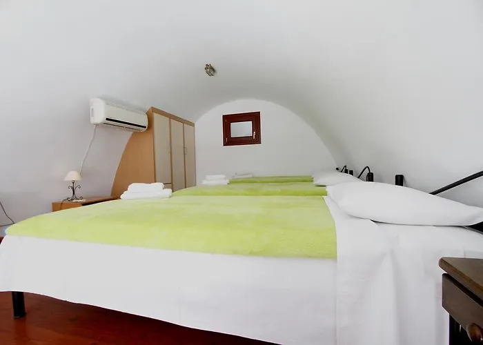 Birds With Heated Pool - Including Car And Breakfast