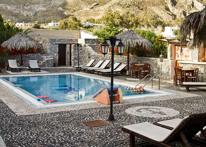 Aparthotel Birds With Heated Pool - Including Car And Breakfast 4*