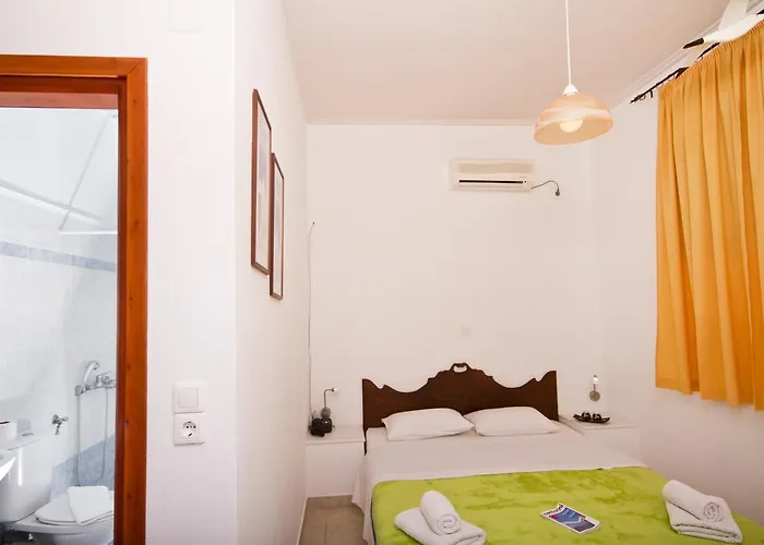 Birds With Heated Pool - Including Car And Breakfast 페리사