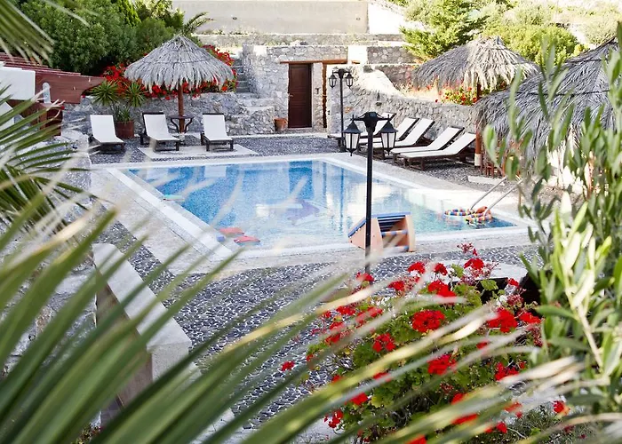 Birds With Heated Pool - Including Car And Breakfast Aparthotel