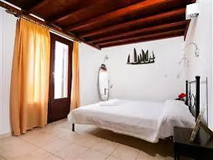 Birds With Heated Pool - Including Car And Breakfast 4*